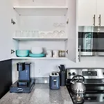 Lux House Of Champagne 2Br 2Ba Free Parking & Wifi
