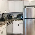 Cozy Modern Apt In The Heart Of Fells Point!