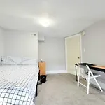 Budget Bed Room Near Downtown Inner Harbor W Free Parking