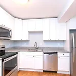 Entire House King Bed Near Downtown Free Parking