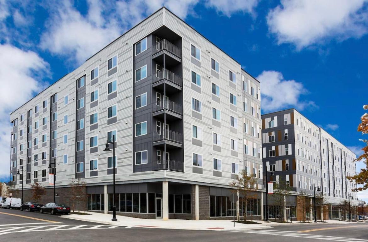 Lux House Of Champagne 2br 2ba Free Parking & Wifi *