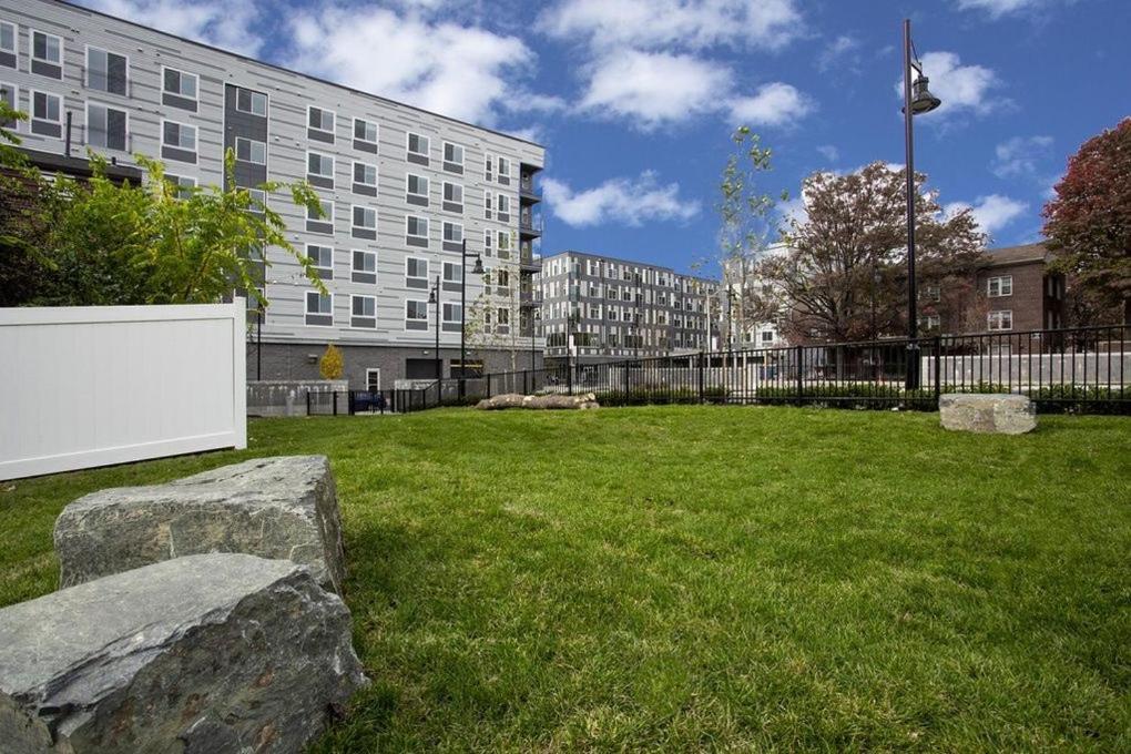 Lux House Of Champagne 2br 2ba Free Parking & Wifi Apartment *