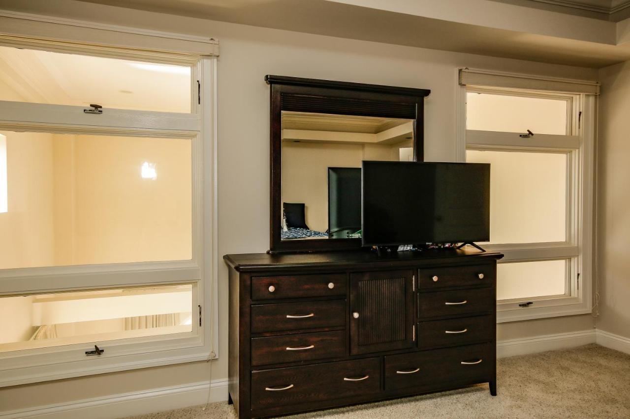 Apartment Chase Penthouse: Harbor View With Free Parking
