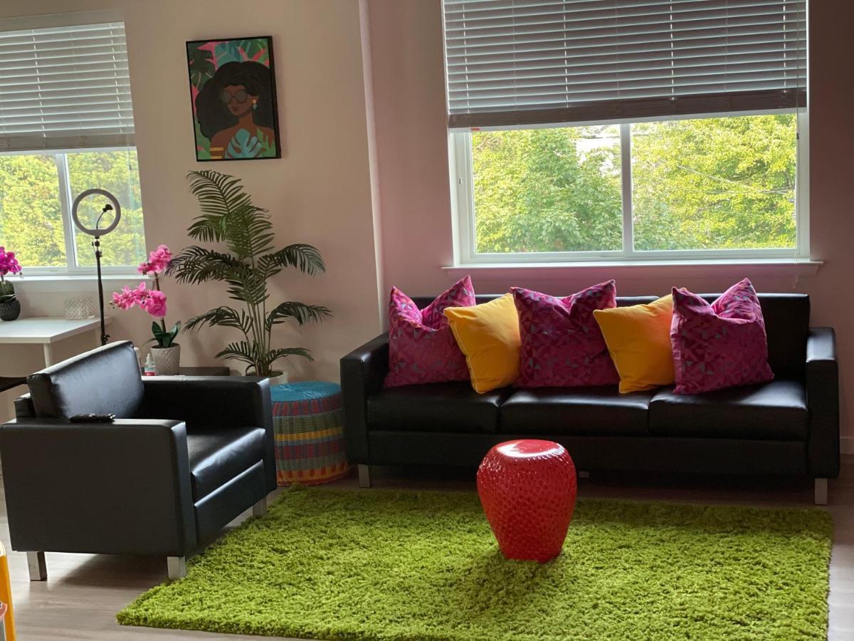 Lux House Of Champagne 2br 2ba Free Parking & Wifi