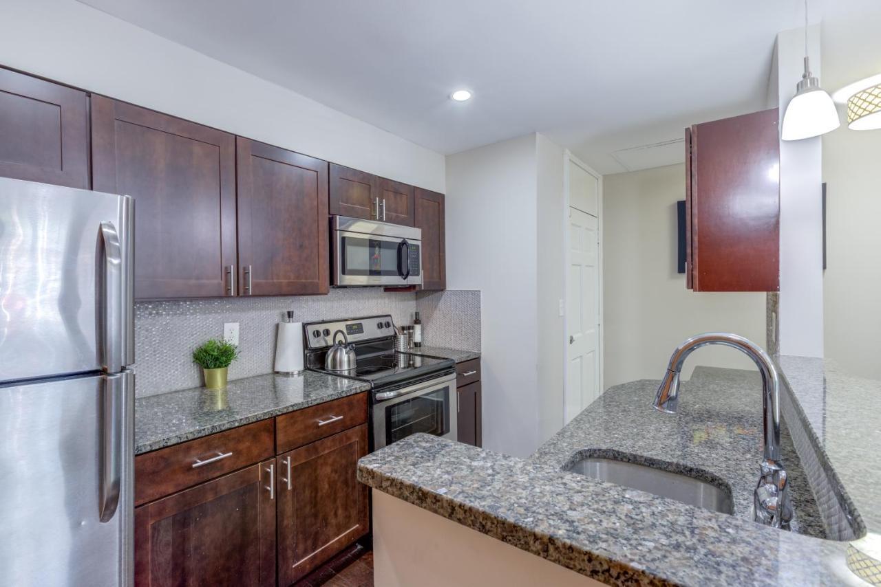 Apartment 2-story Designer Theme 2br Apt Near The Inner Harbor