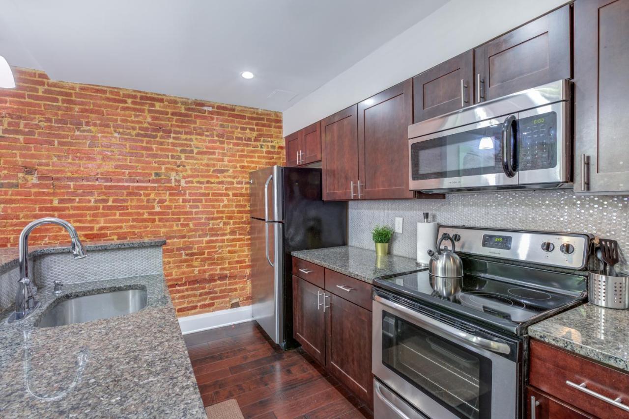 Apartment 2-story Designer Theme 2br Apt Near The Inner Harbor Baltimore