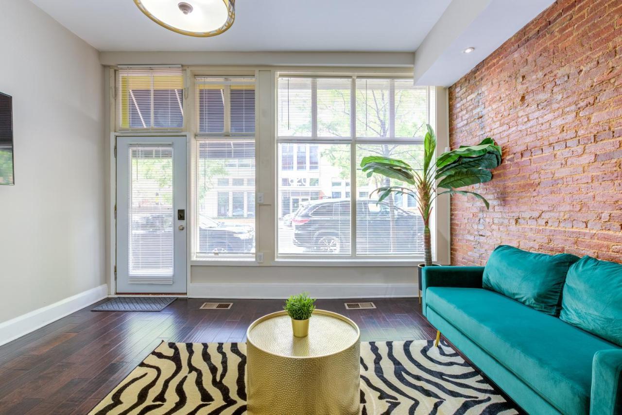 2-story Designer Theme 2br Apt Near The Inner Harbor