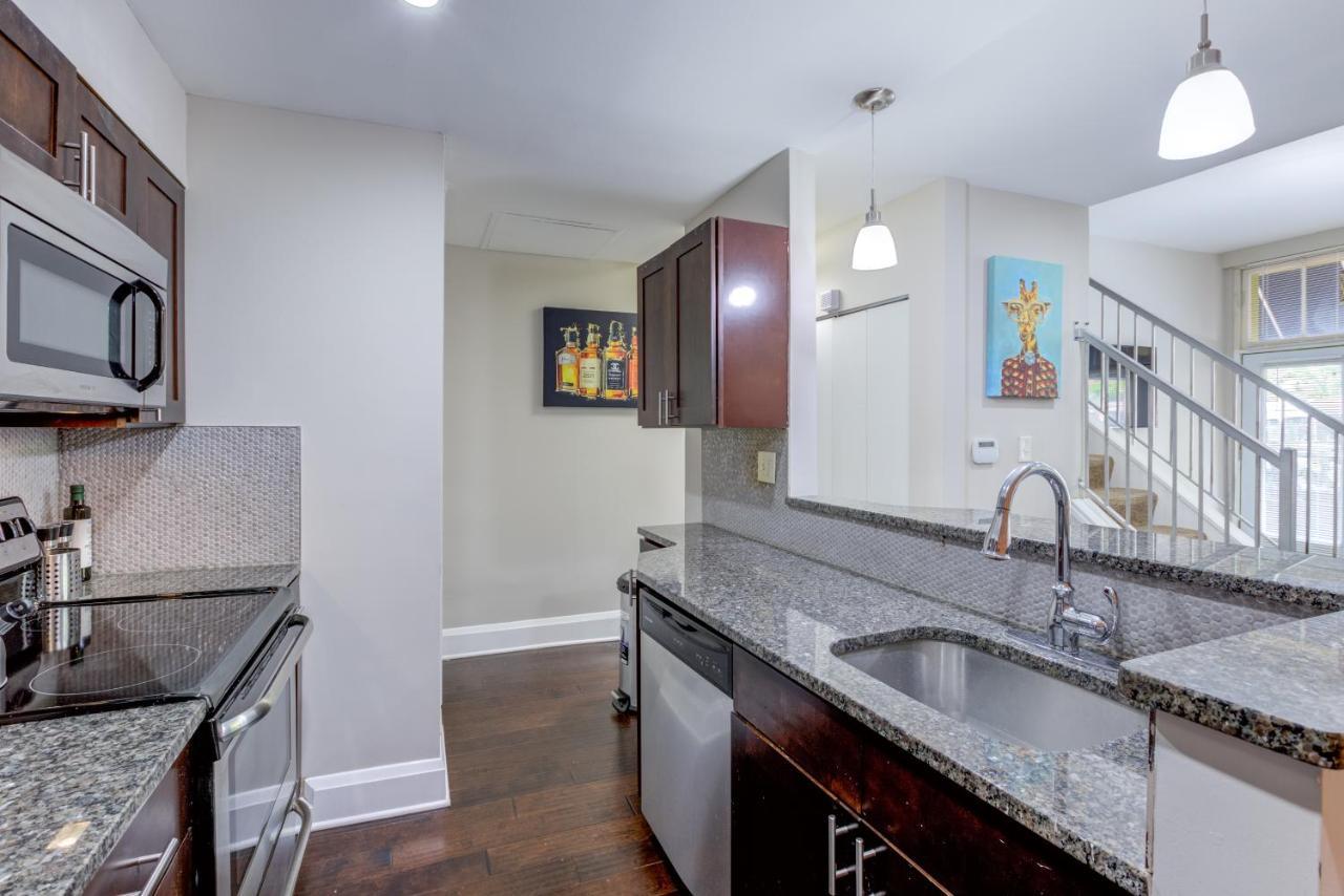Apartment 2-story Designer Theme 2br Apt Near The Inner Harbor *