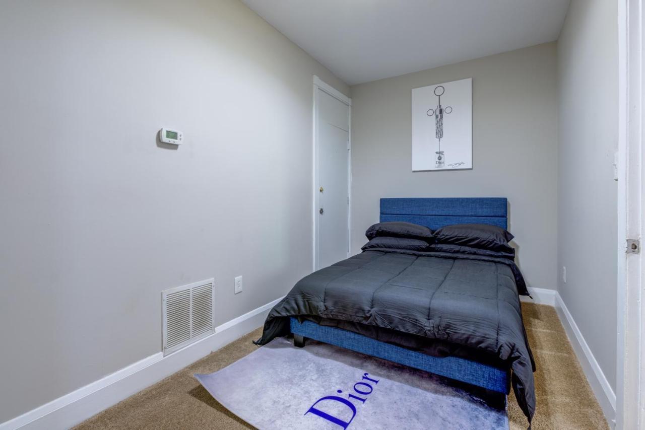 2-story Designer Theme 2br Apt Near The Inner Harbor