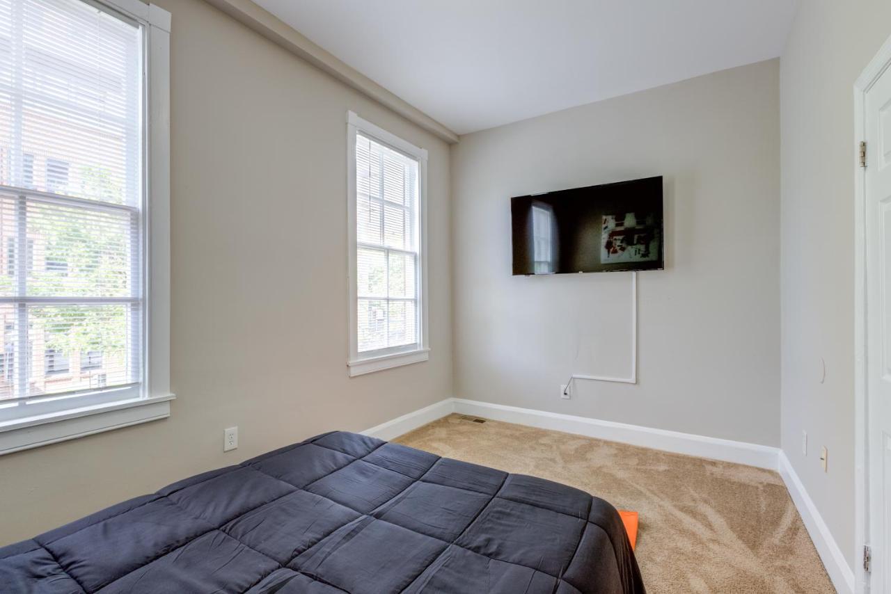 2-story Designer Theme 2br Apt Near The Inner Harbor