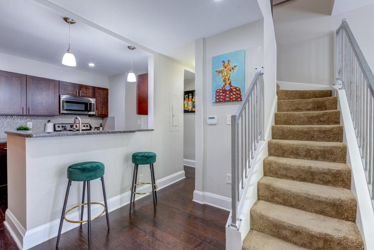 2-story Designer Theme 2br Apt Near The Inner Harbor *