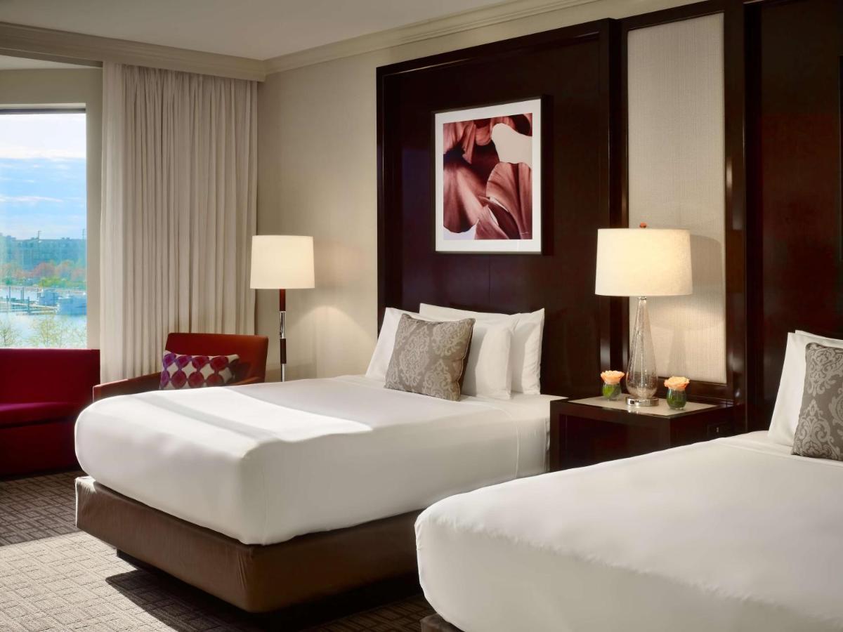 The Royal Sonesta Harbor Court Hotel 4*