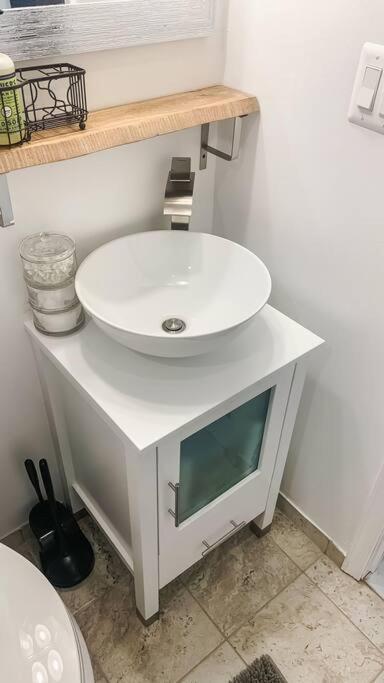Cozy Modern In The Heart Of Fells Point! Apartment Baltimore