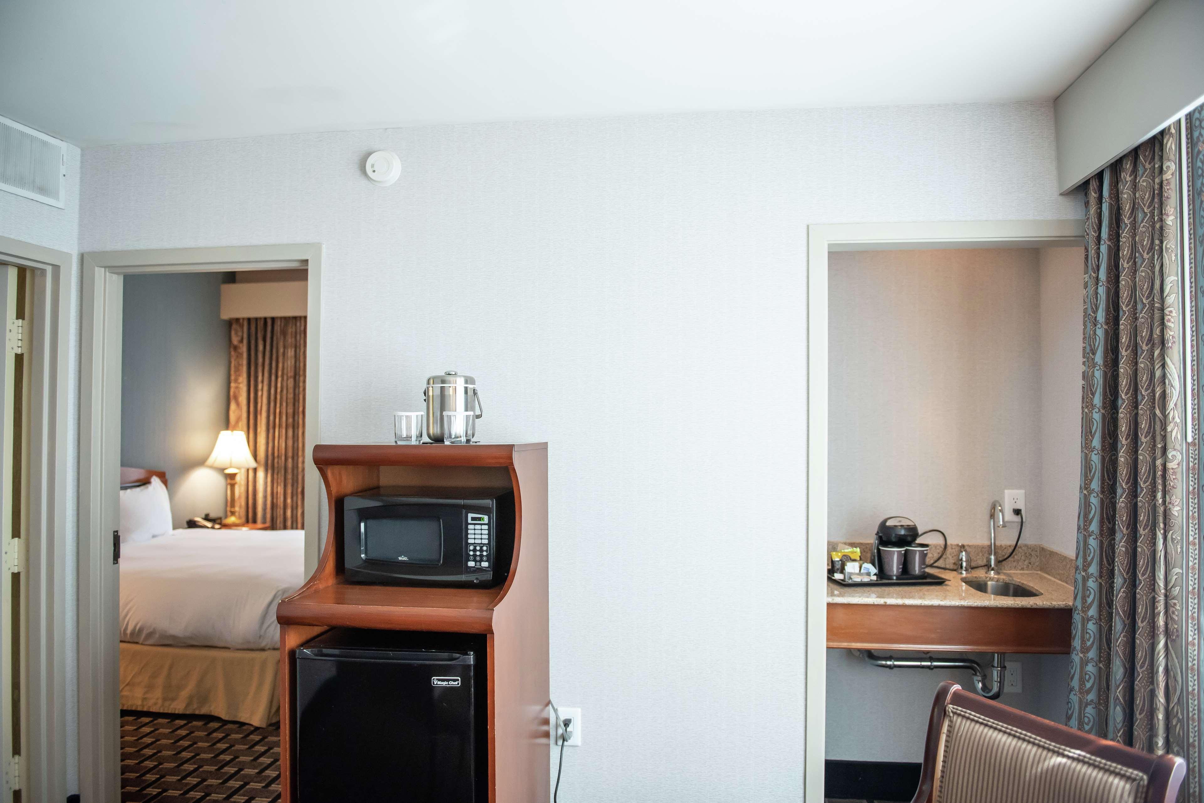 At The Colonnade - A Doubletree By Hilton