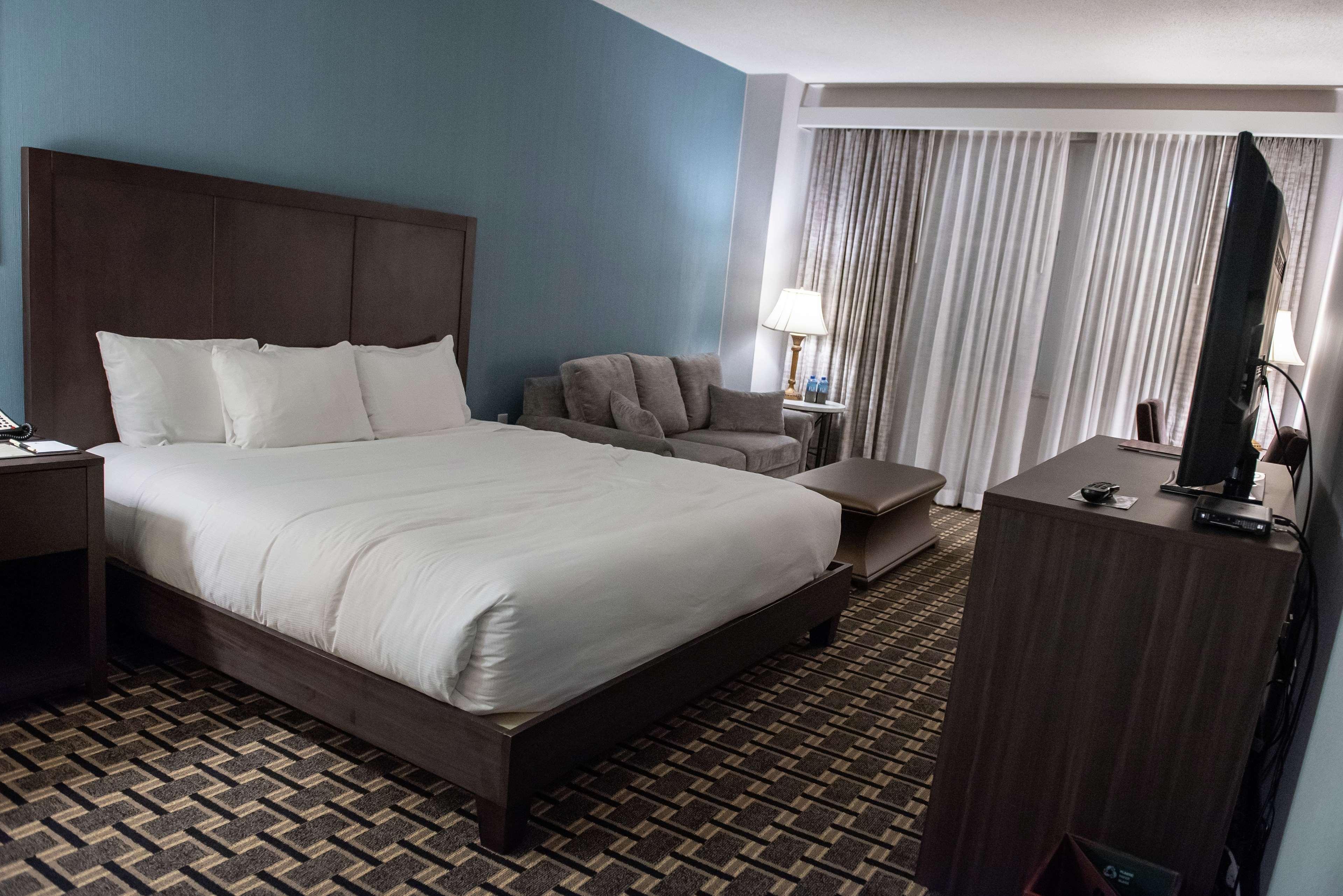 Hotel At The Colonnade - A Doubletree By Hilton 4*