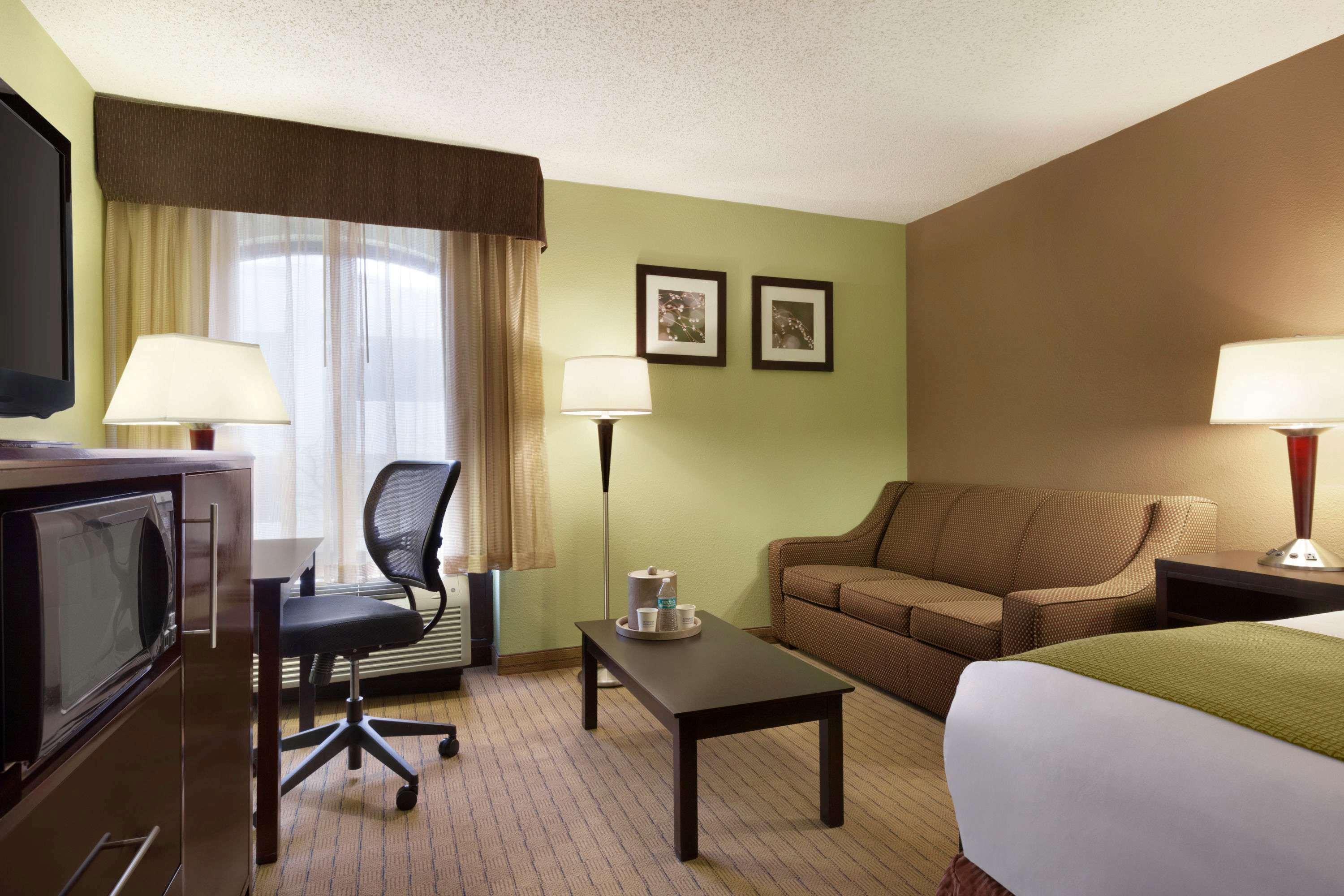 Days By Wyndham Inner Harbor 3*