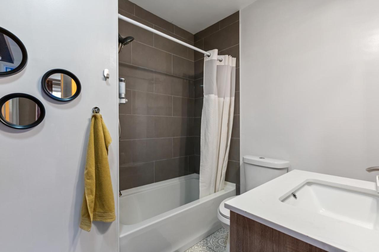 Apartment Pristine Townhouse With Rooftop Deck Near Canton!