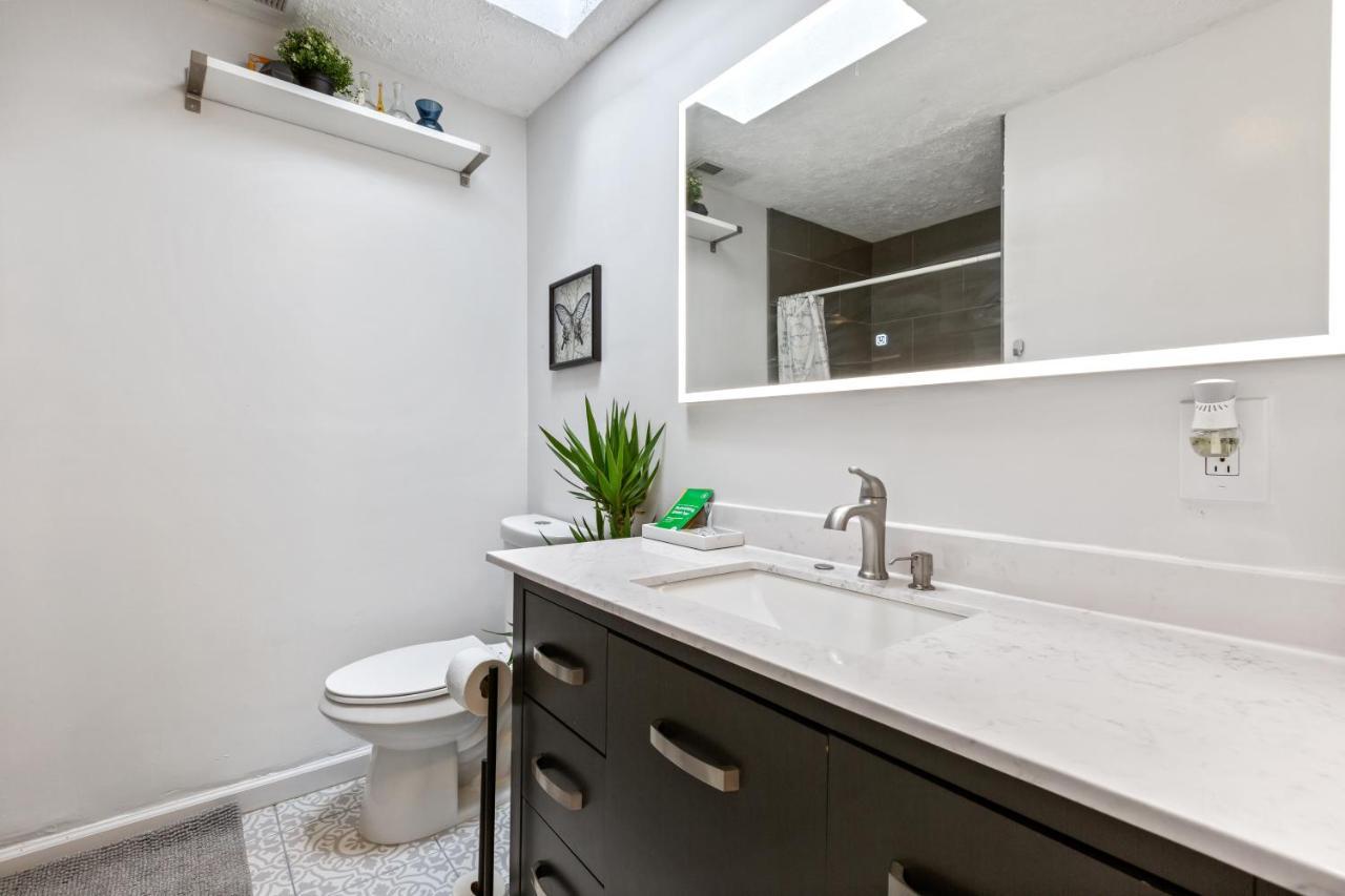 Apartment Pristine Townhouse With Rooftop Deck Near Canton! Baltimore