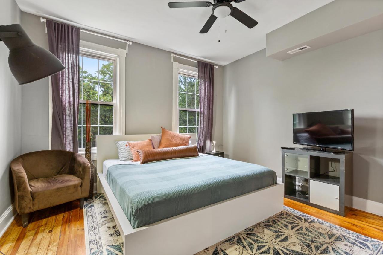 Pristine Townhouse With Rooftop Deck Near Canton! Apartment