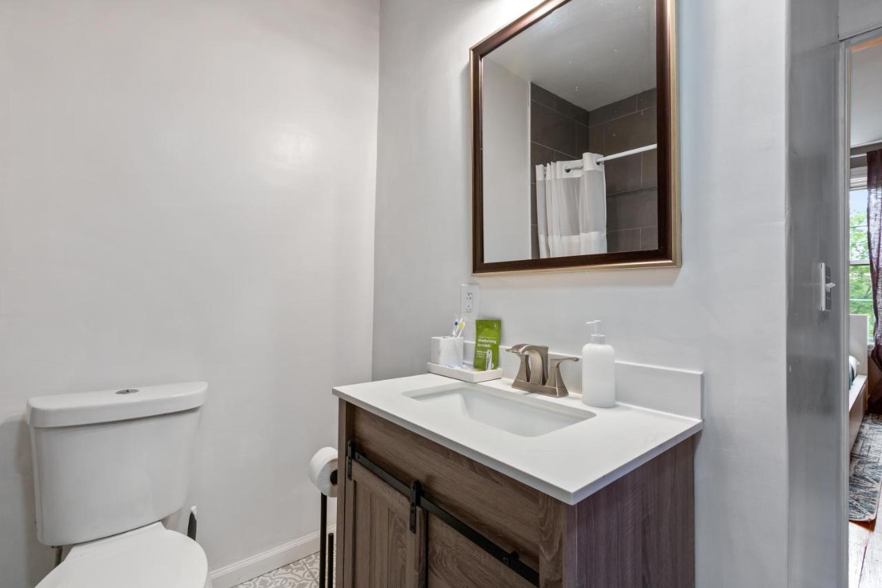 Pristine Townhouse With Rooftop Deck Near Canton! *