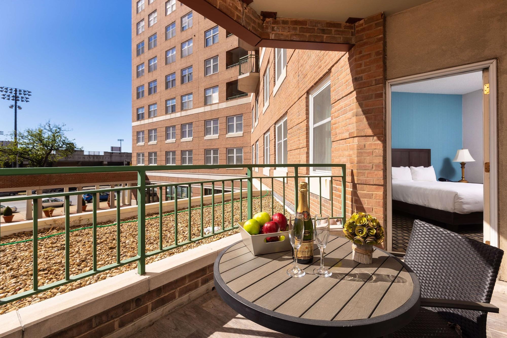 At The Colonnade - A Doubletree By Hilton Hotel 4*