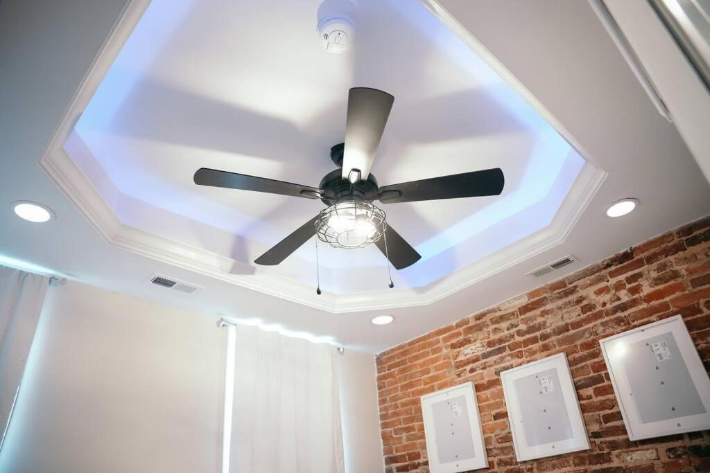 Fells Point Charm Doubled! Apartment *
