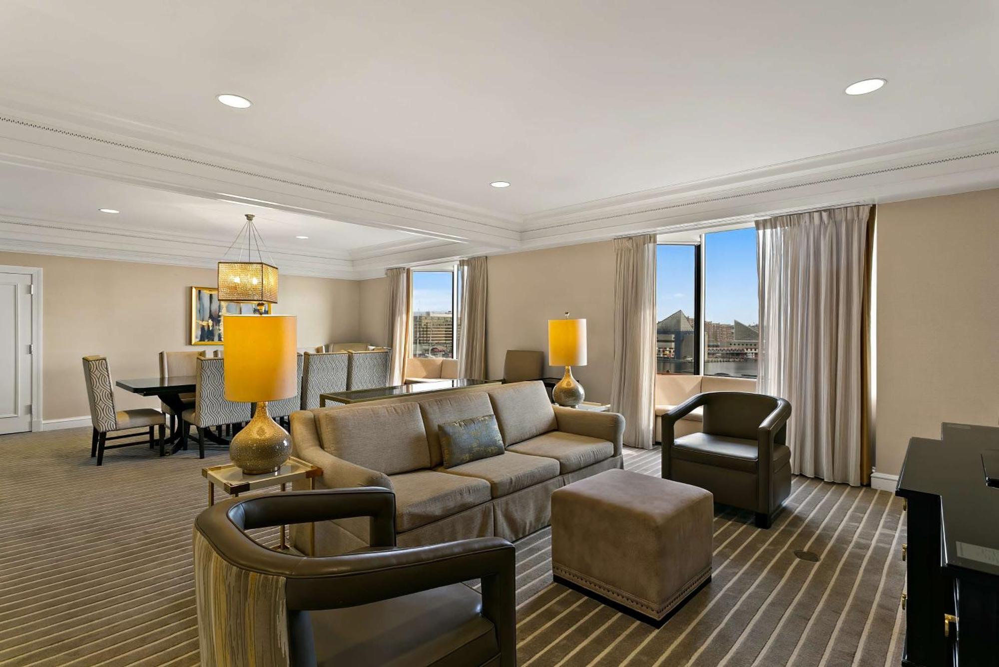The Royal Sonesta Harbor Court 4*