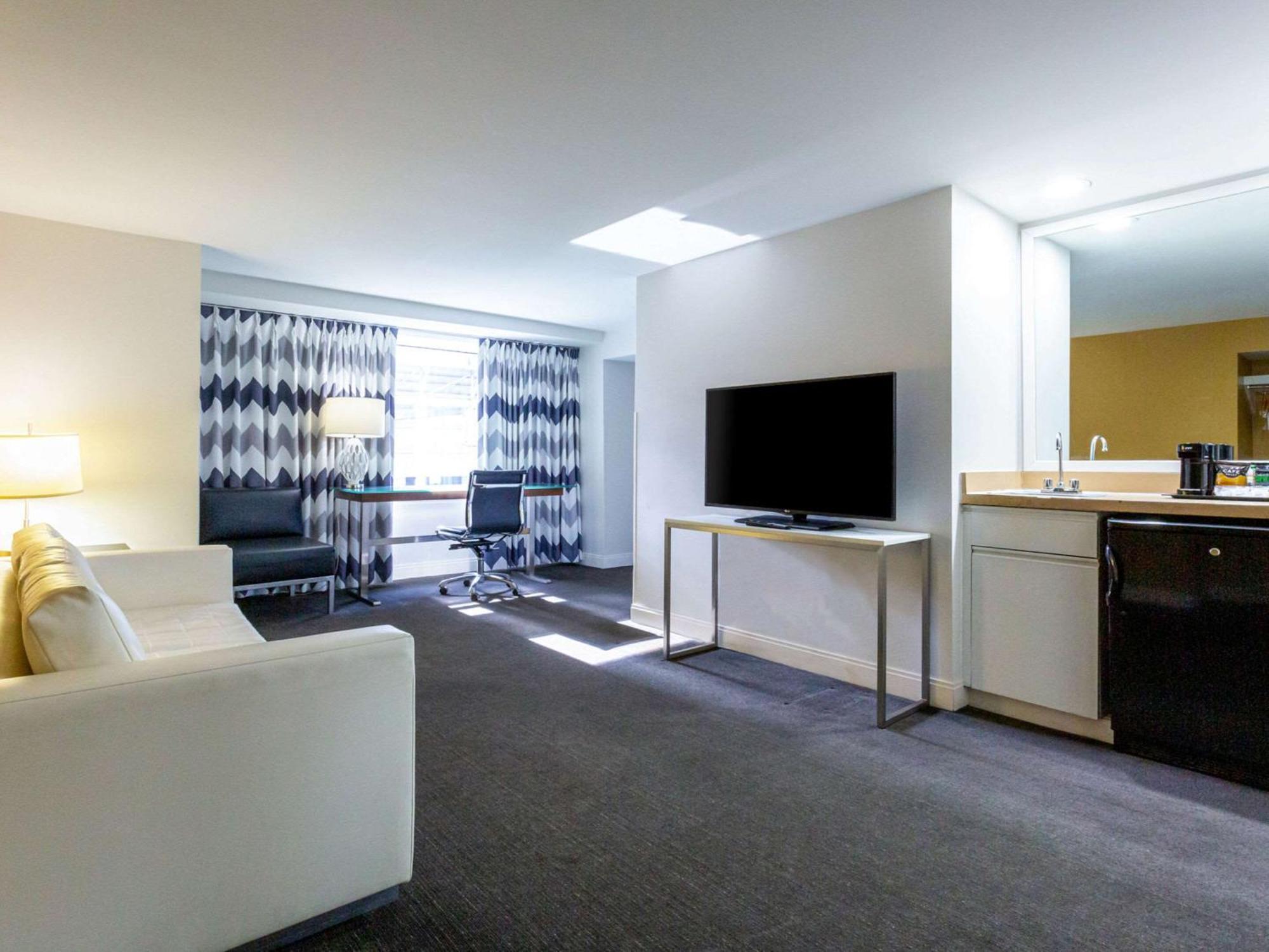 Comfort & Inner Harbor Hotel 3*