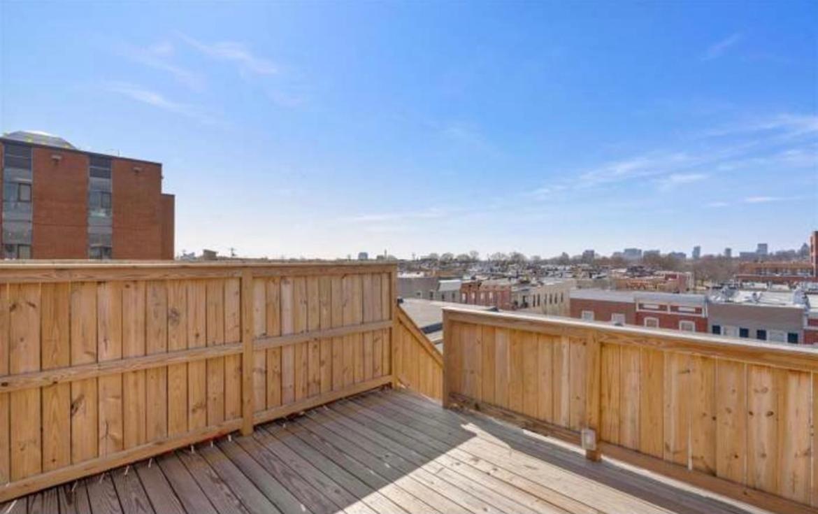 The Blue House! Modern+ Rooftop Deck+ Parking *