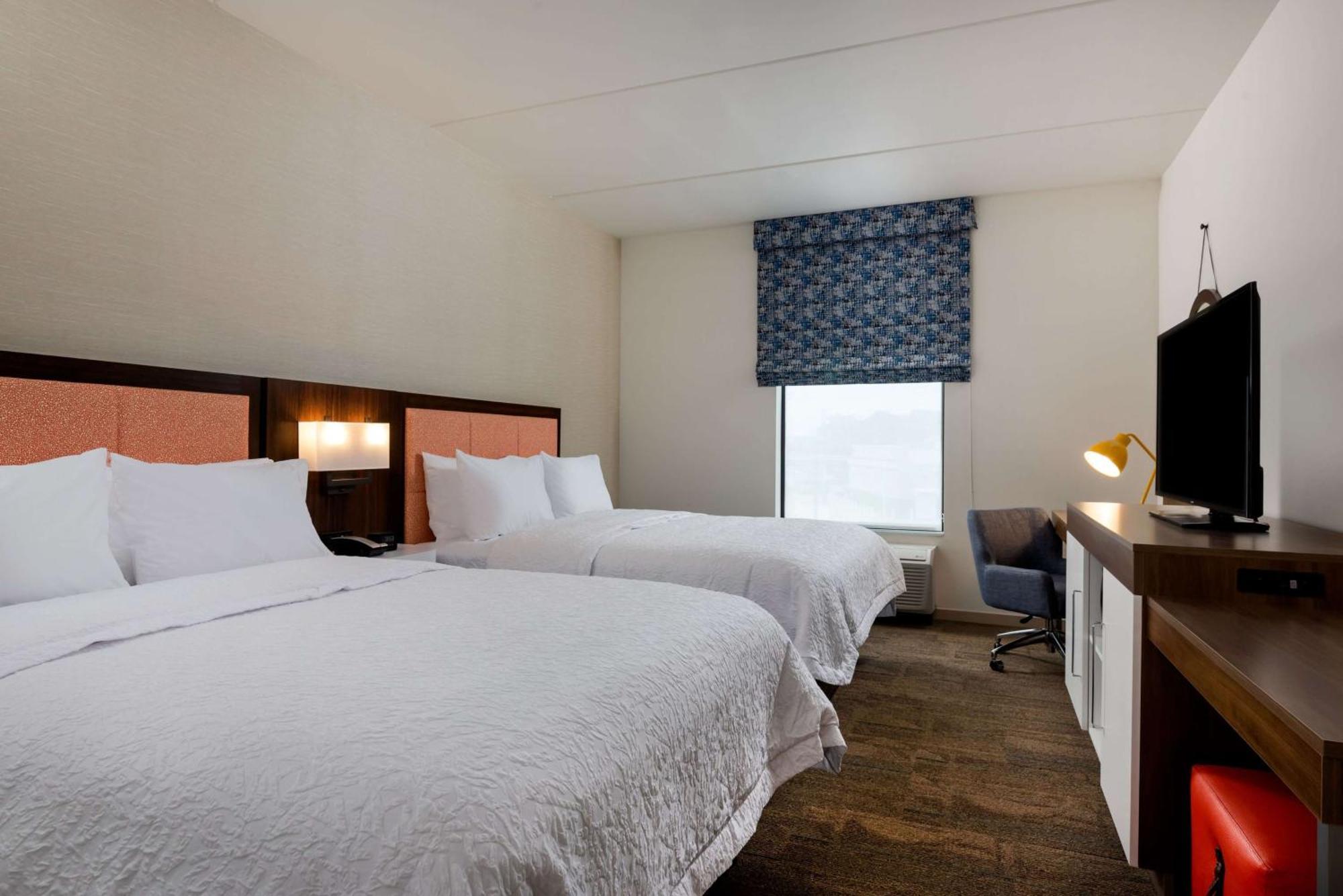 Hotel Hampton Bayview Campus 3*