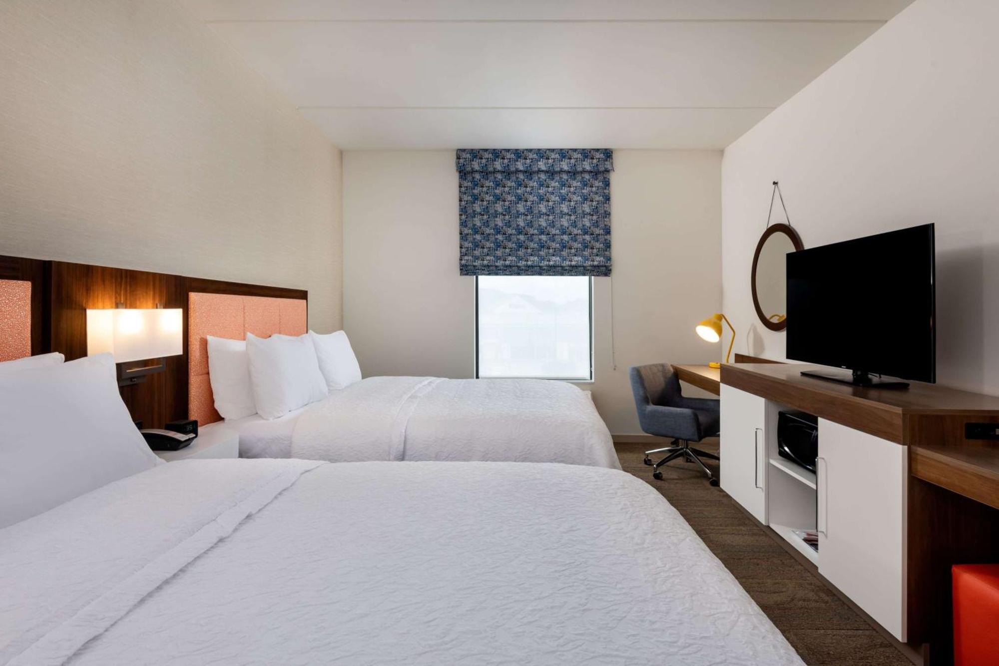 Hotel Hampton Bayview Campus 3*