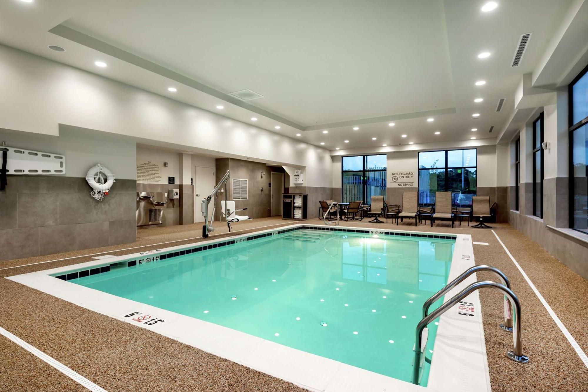 Hampton Bayview Campus Hotel 3*
