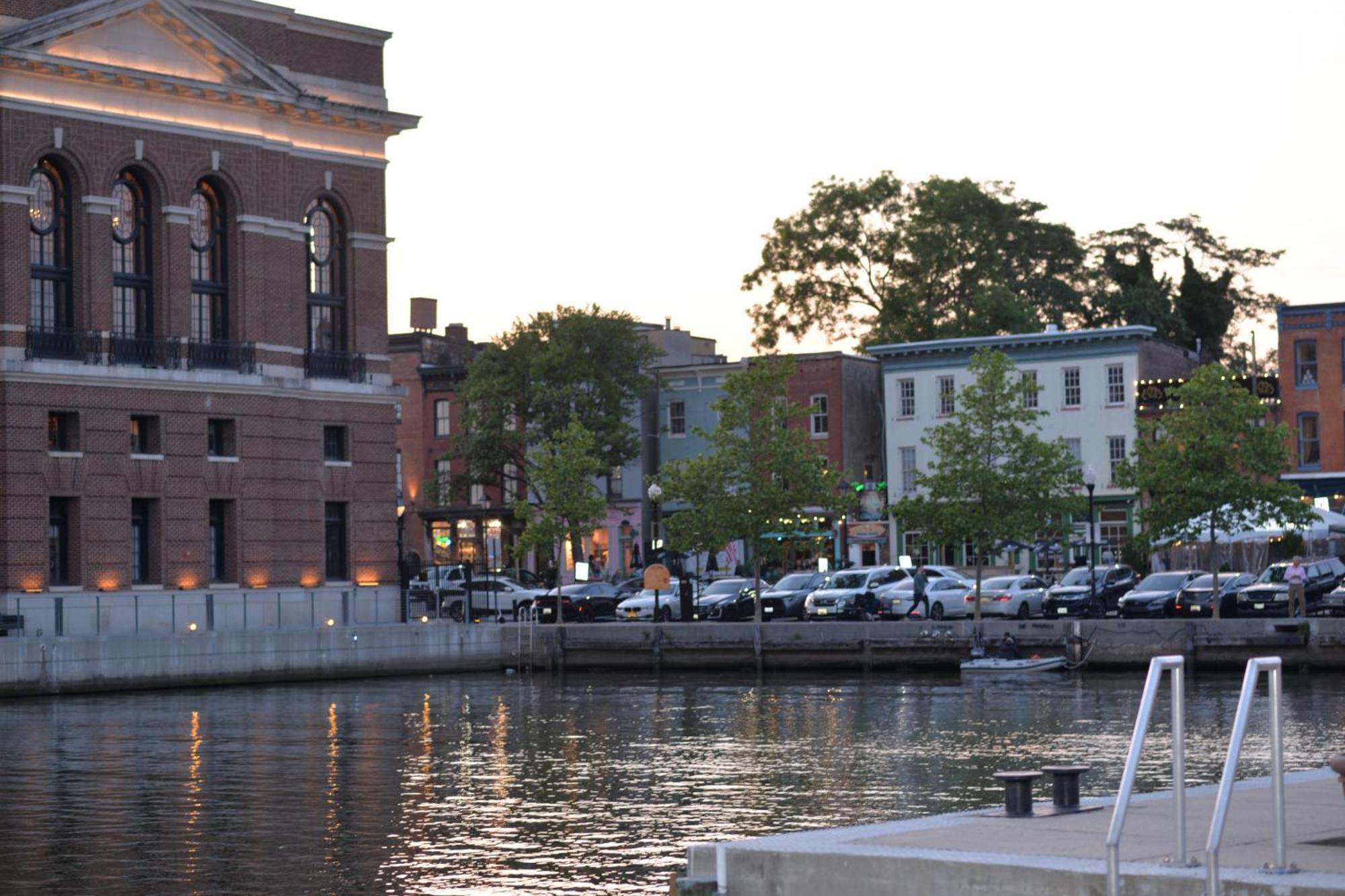 Pristine Townhouse With Rooftop Deck Near Canton! Apartment Baltimore