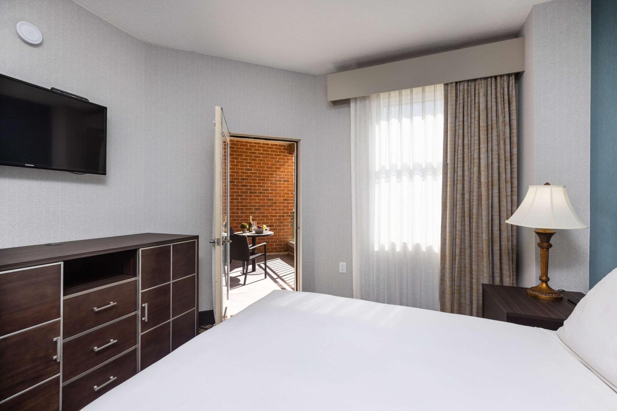 At The Colonnade - A Doubletree By Hilton 4* Baltimore