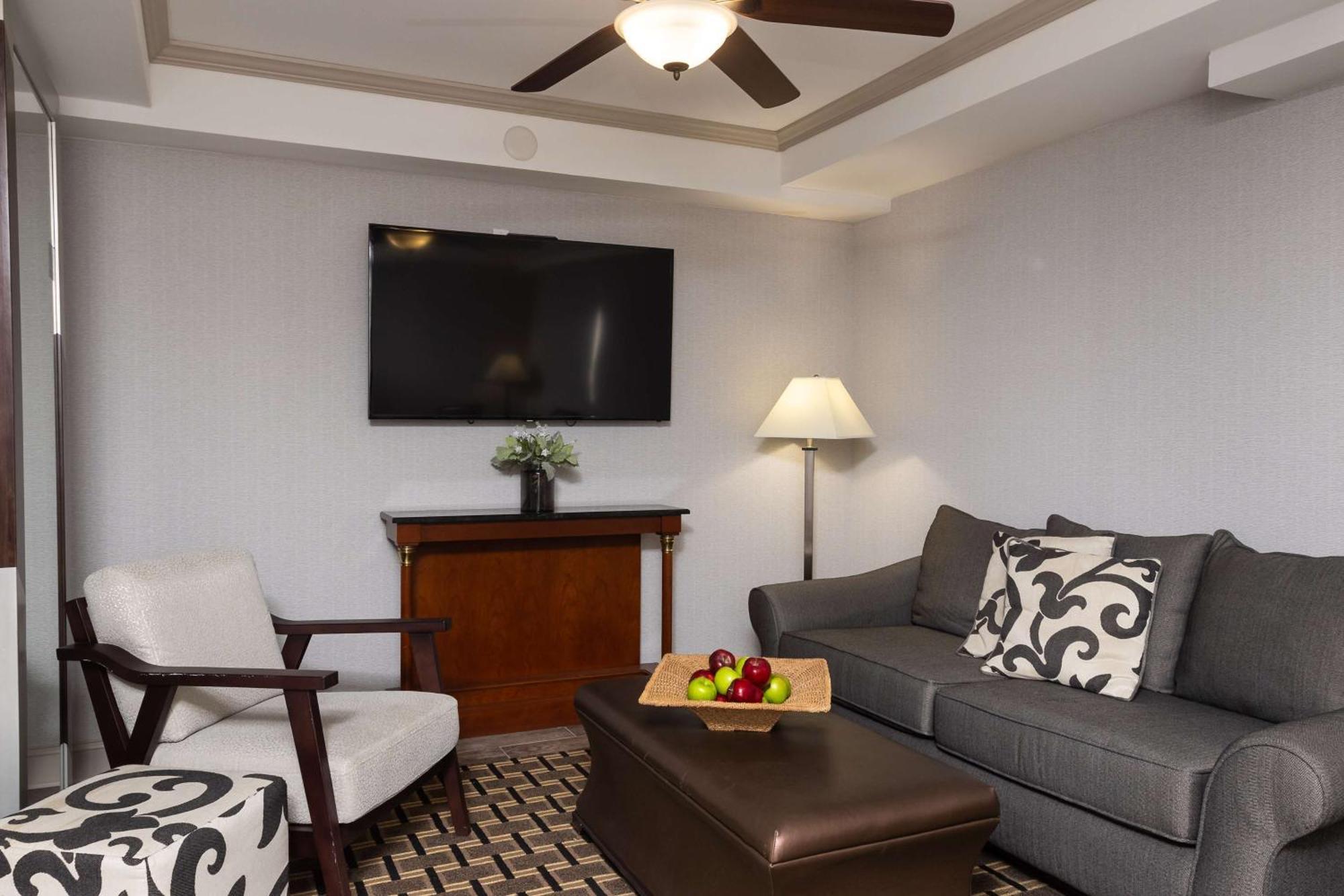 At The Colonnade - A Doubletree By Hilton 4*