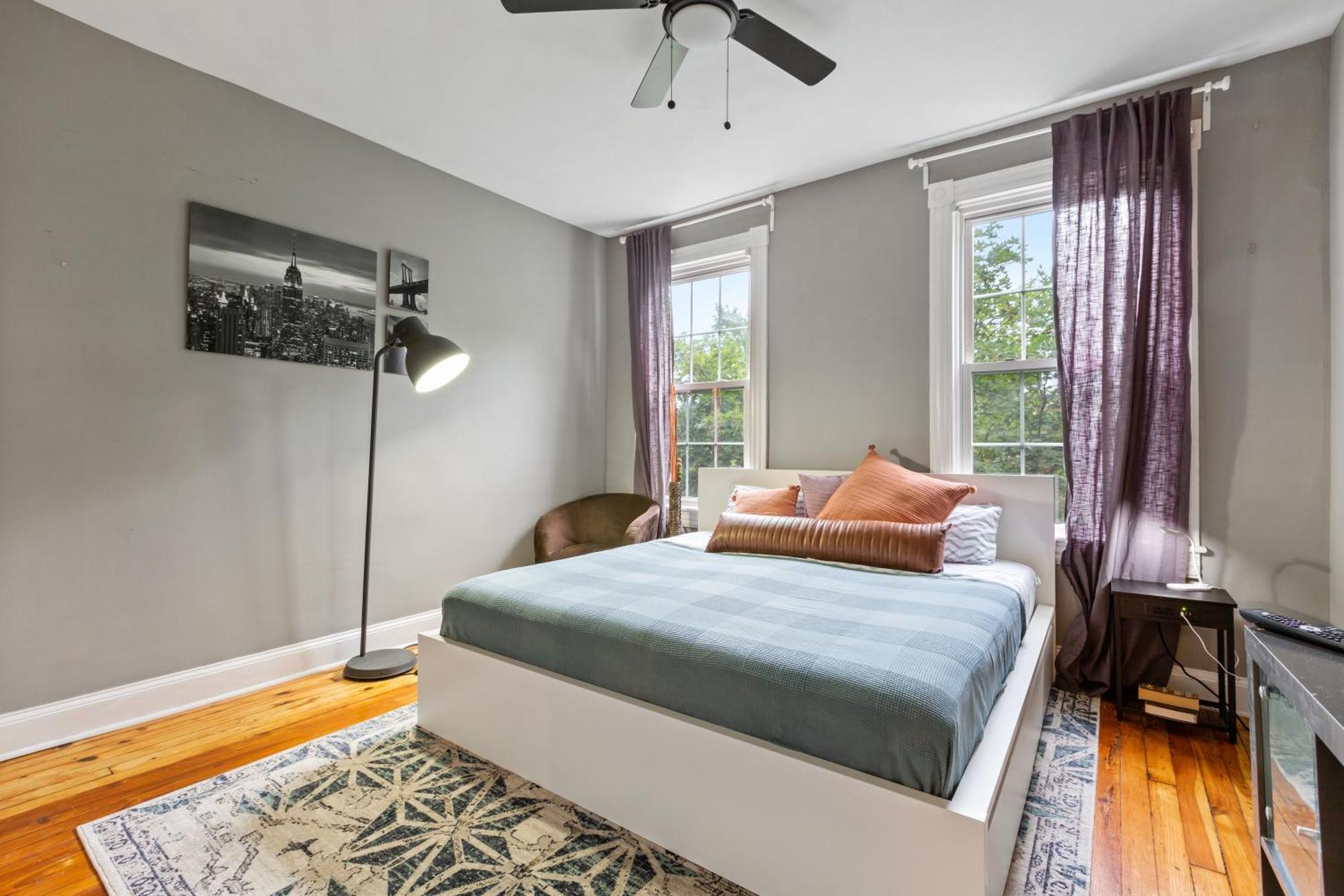 Pristine Townhouse With Rooftop Deck Near Canton!