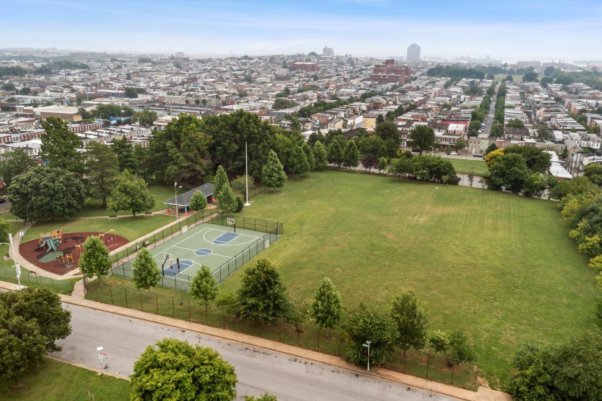 Apartment Pristine Townhouse With Rooftop Deck Near Canton!