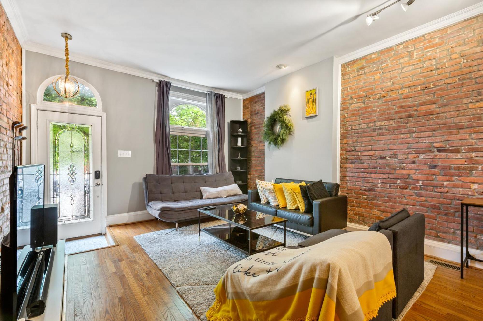 Pristine Townhouse With Rooftop Deck Near Canton! Apartment Baltimore