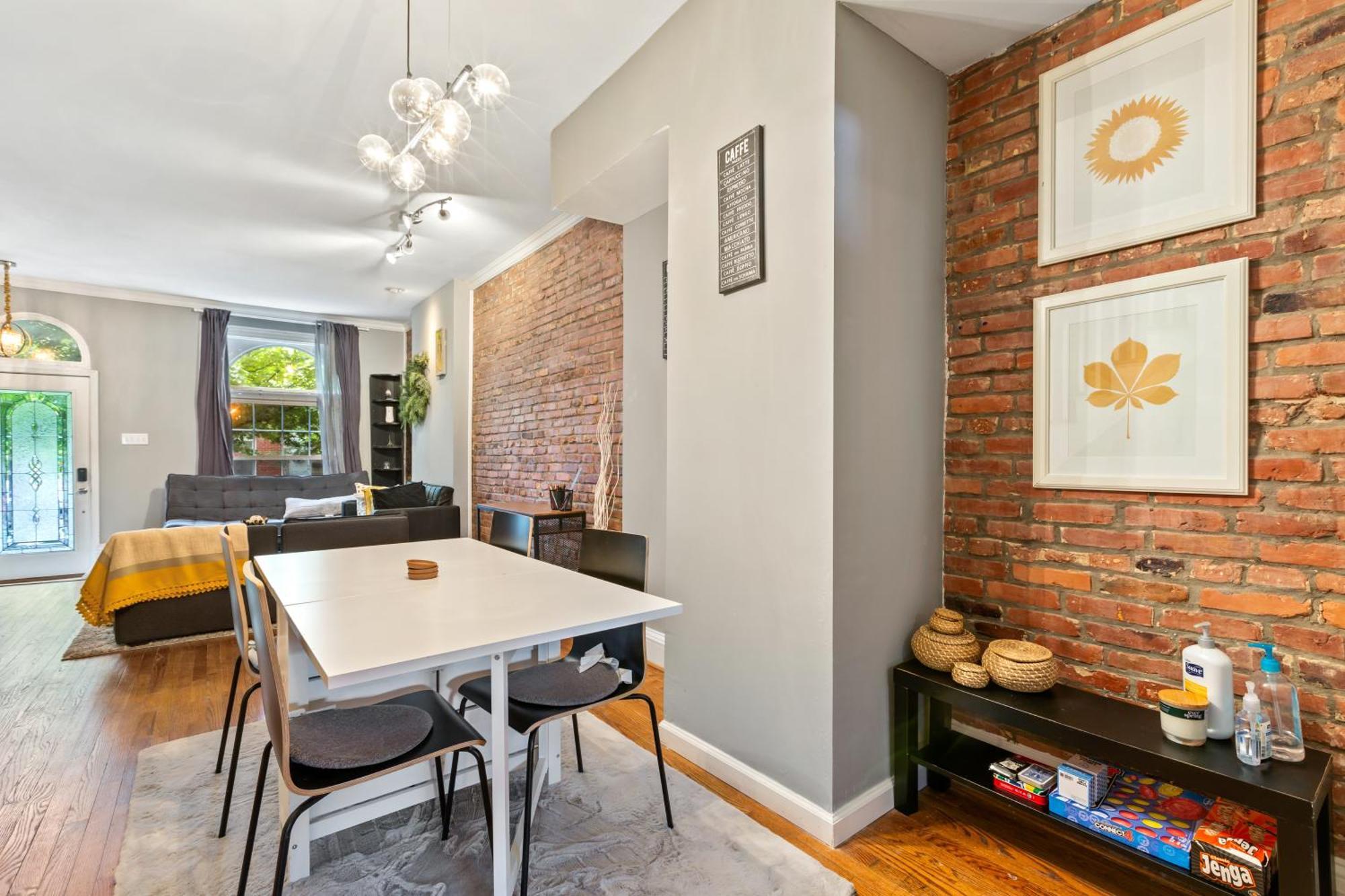 Apartment Pristine Townhouse With Rooftop Deck Near Canton! *