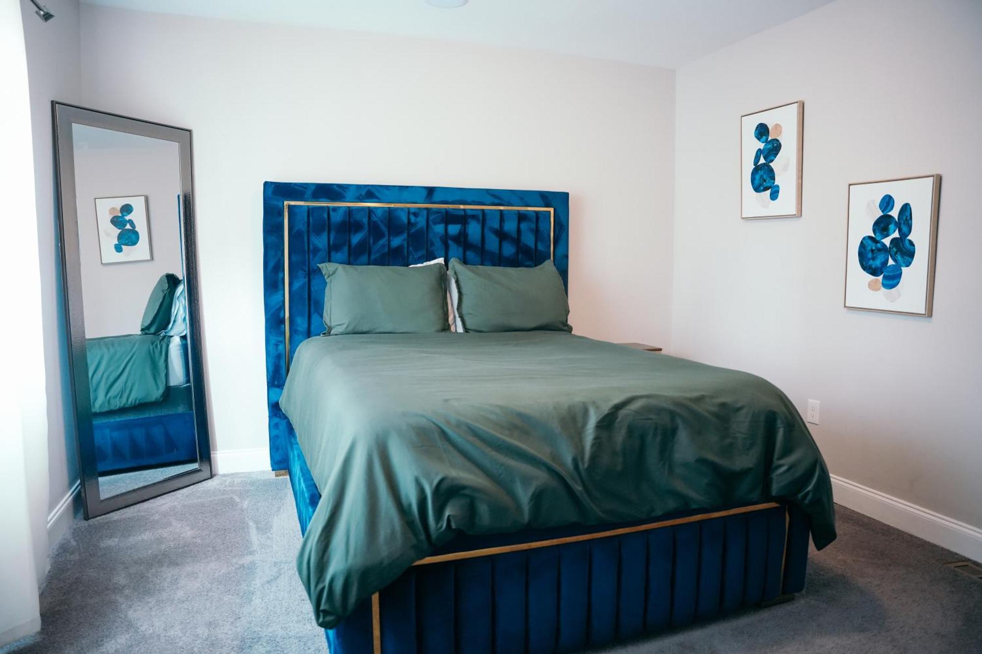 Apartment Charm Luxury 4 Bedroom Brick