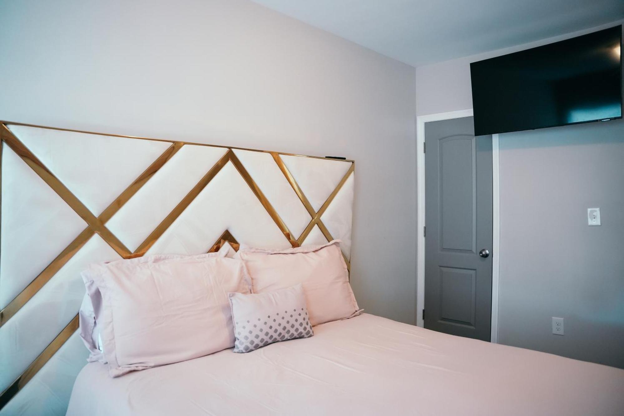 Apartment Charm Luxury 4 Bedroom Brick