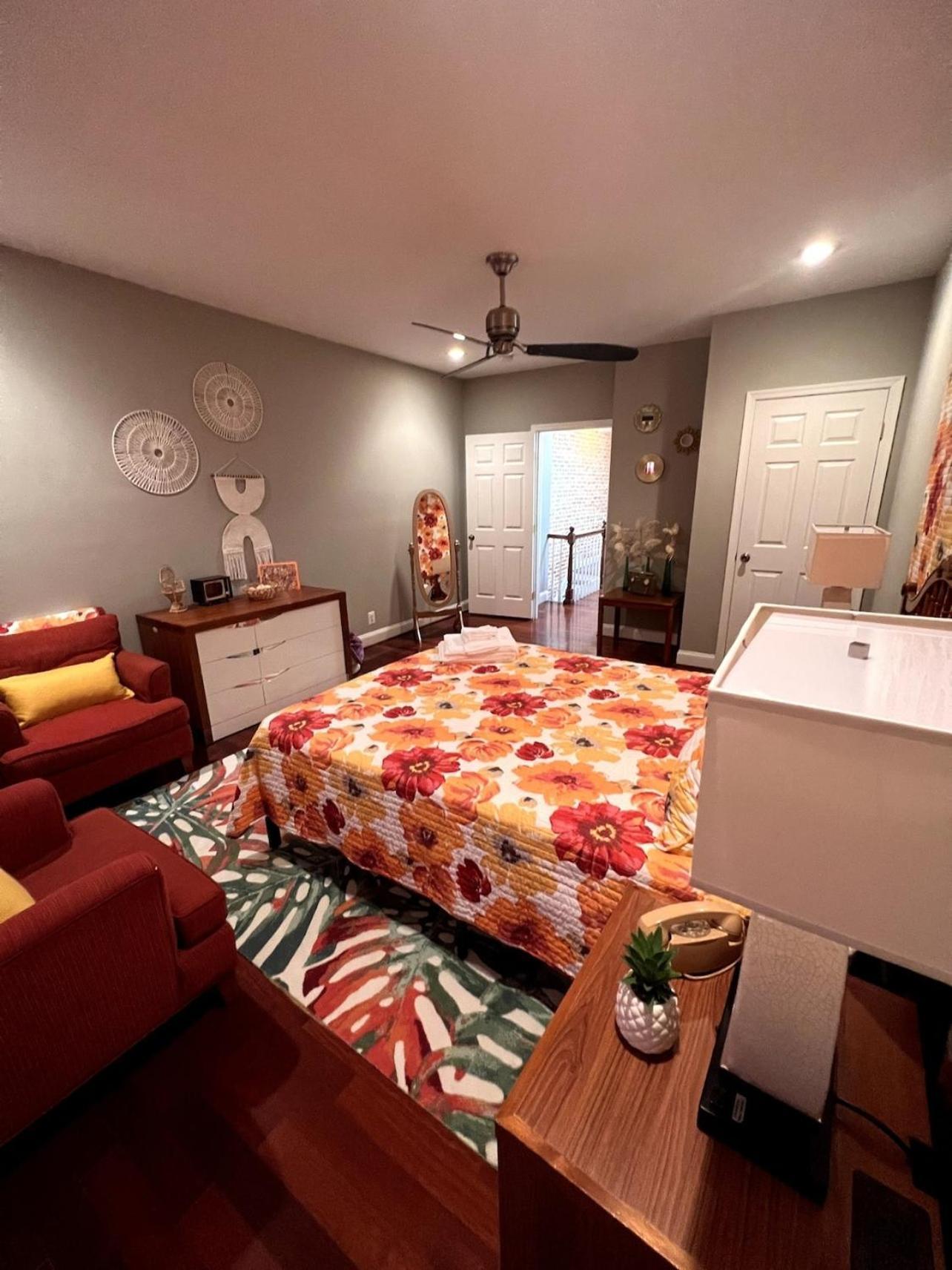 Retro-inspired Content House In Patterson Park Casa de férias
