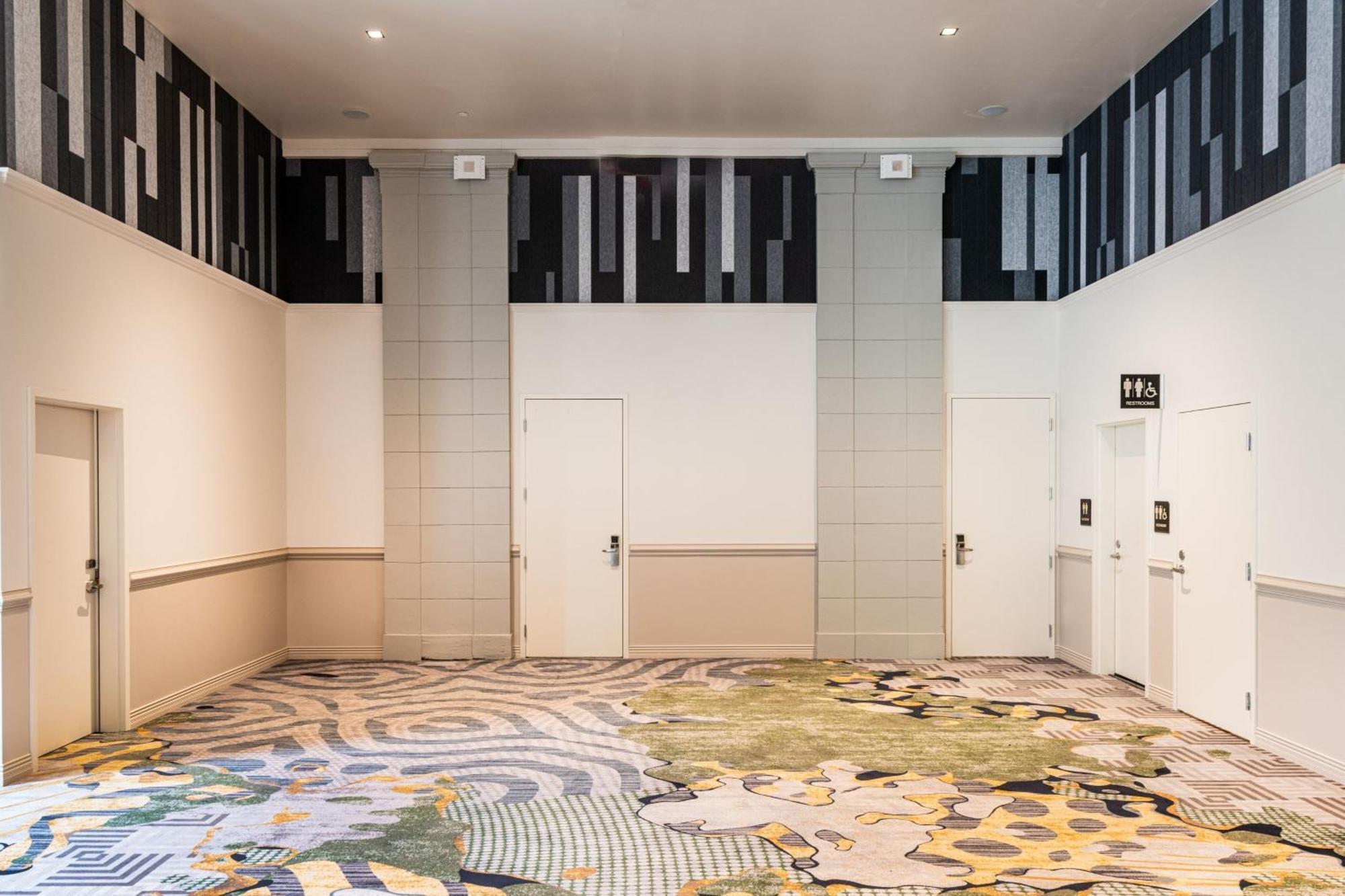 Springhill By Marriott Downtown Convention Center Area Hotel 2*