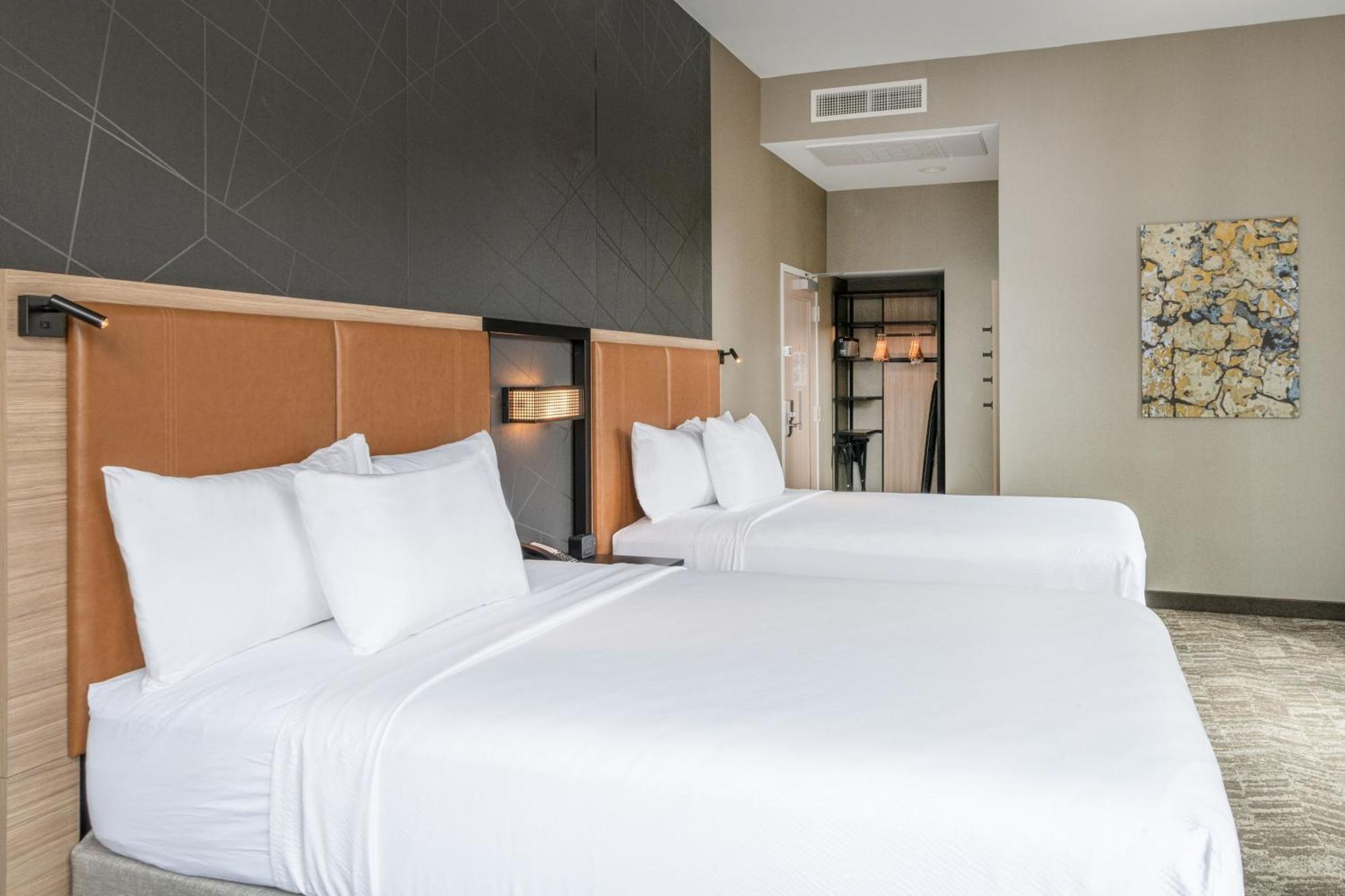 Springhill By Marriott Downtown Convention Center Area Hotel