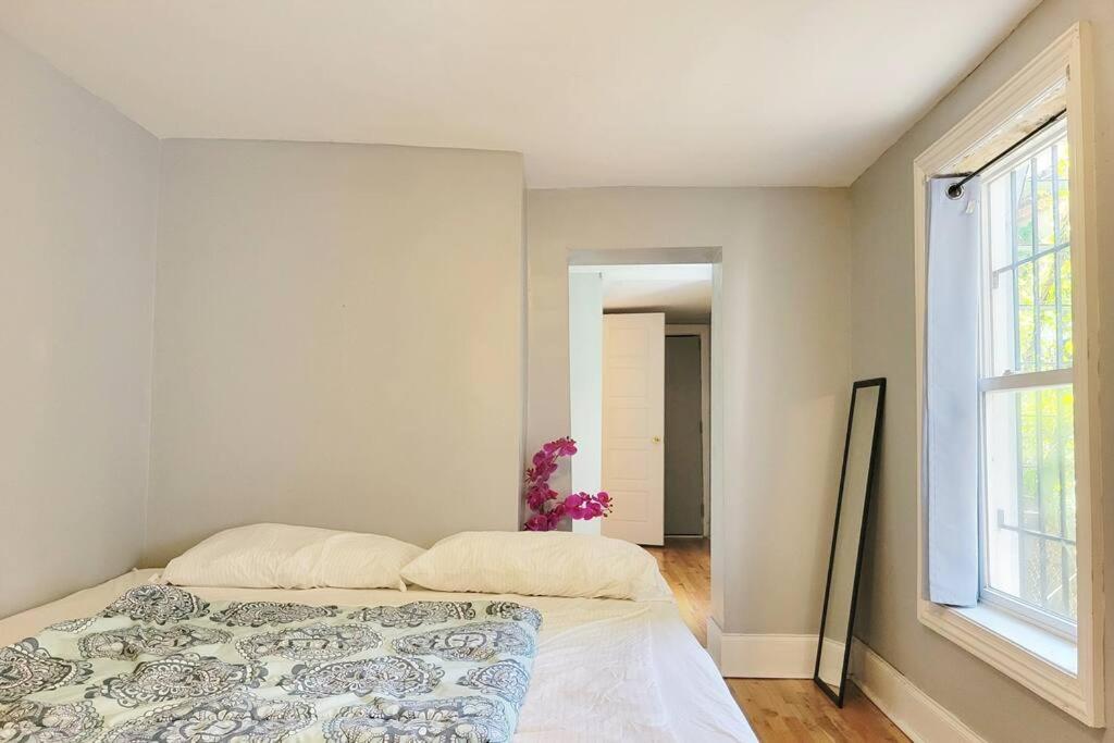 Entire House King Bed Near Downtown Free Parking Apartment