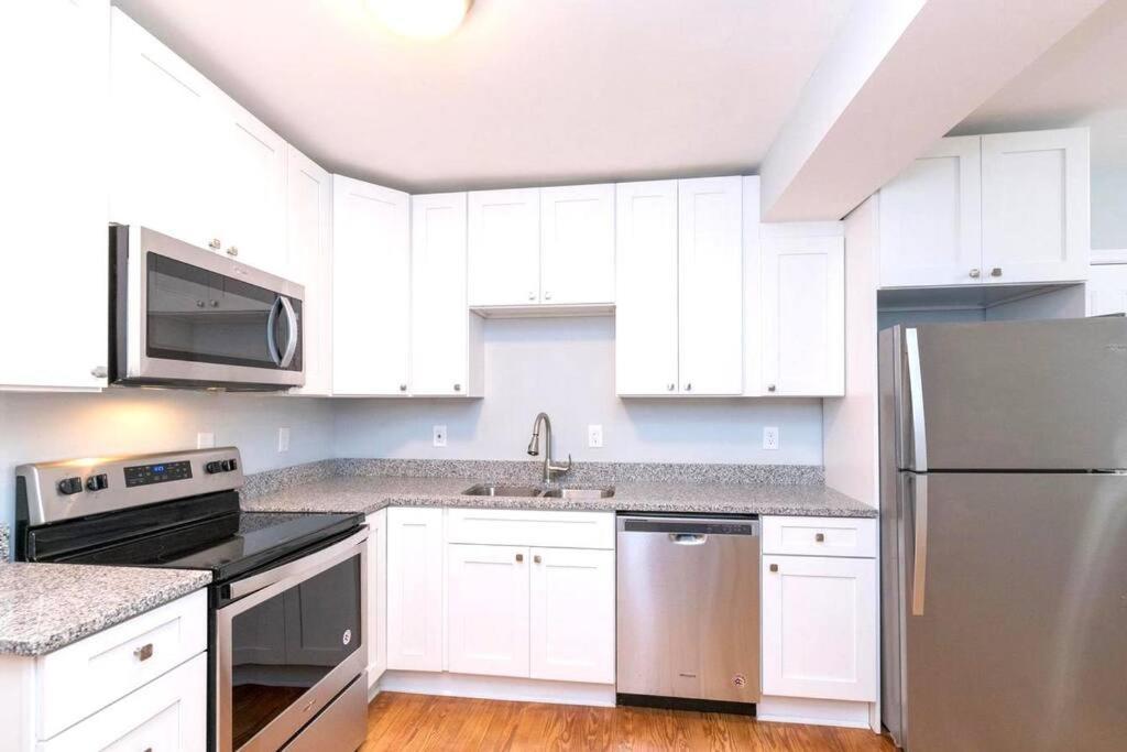 Entire House King Bed Near Downtown Free Parking Apartment *