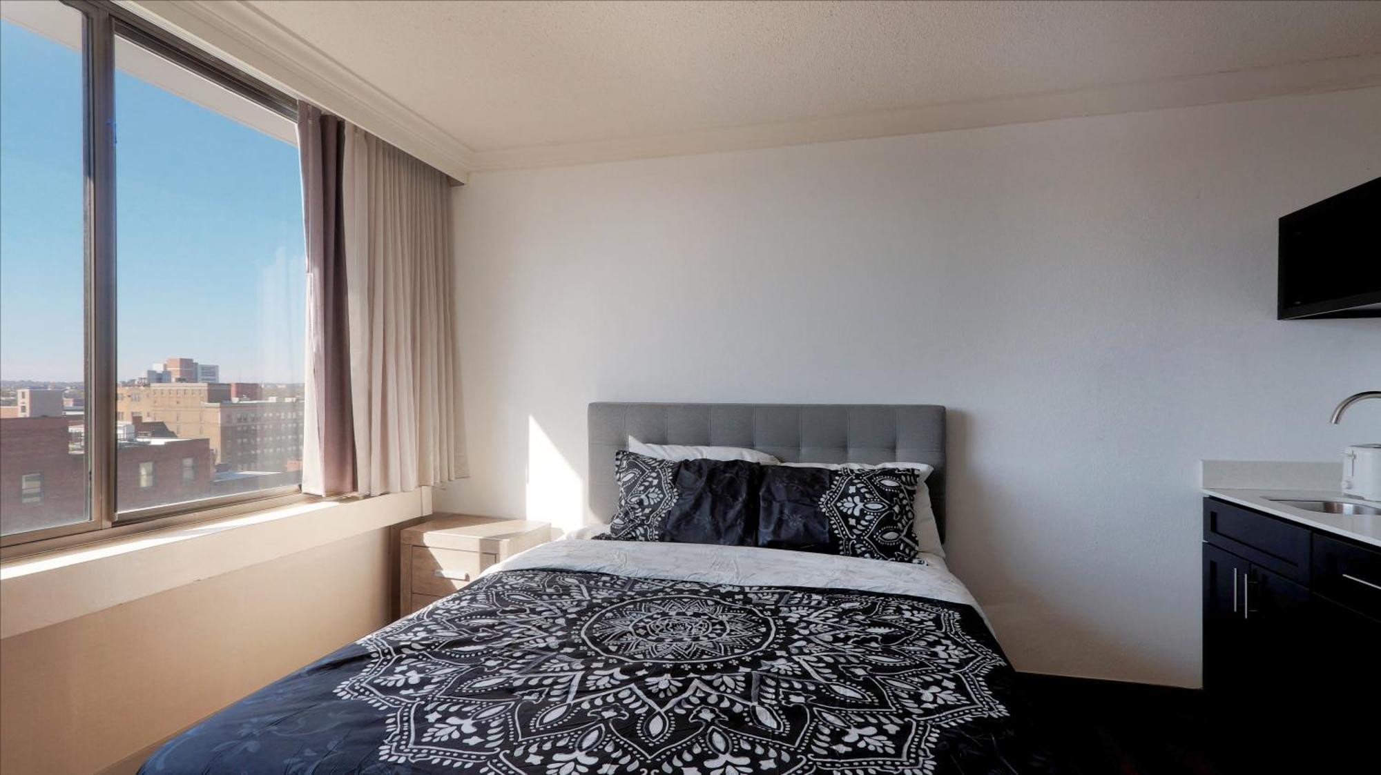 Convention Center Executive Free Indoor Parking Apartment Baltimore