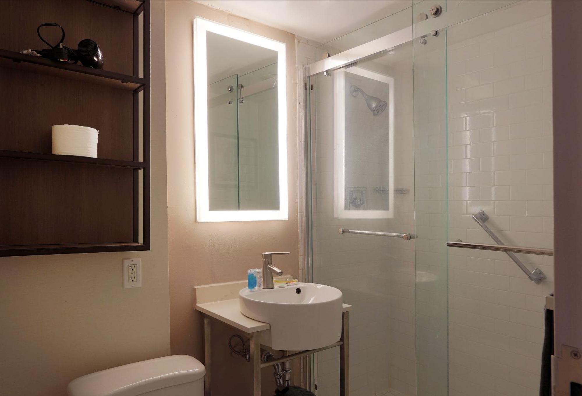 Convention Center Executive Free Indoor Parking Apartment Baltimore