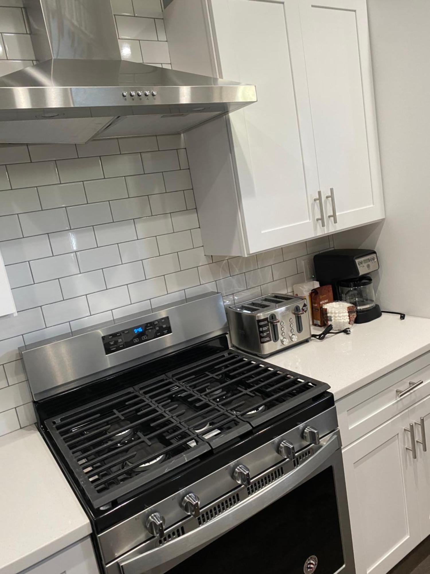 Downtown Upper Canton 3 Bdrm 3 Bath With Rooftop And Parking Pad Guest house