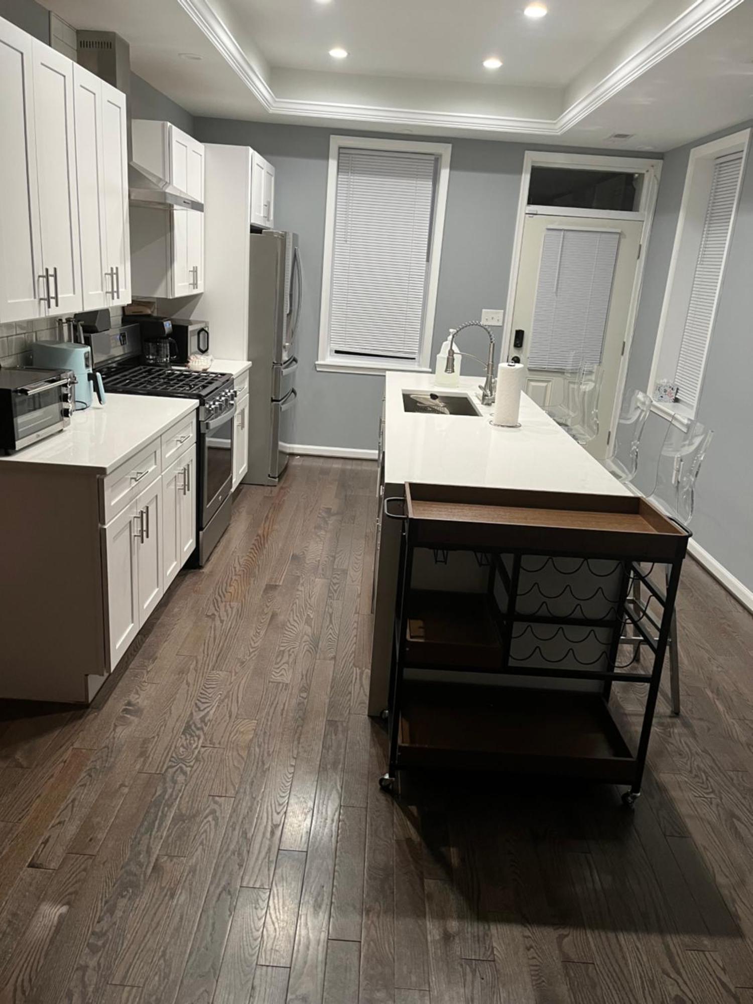Downtown Upper Canton 3 Bdrm 3 Bath With Rooftop And Parking Pad Guest house *
